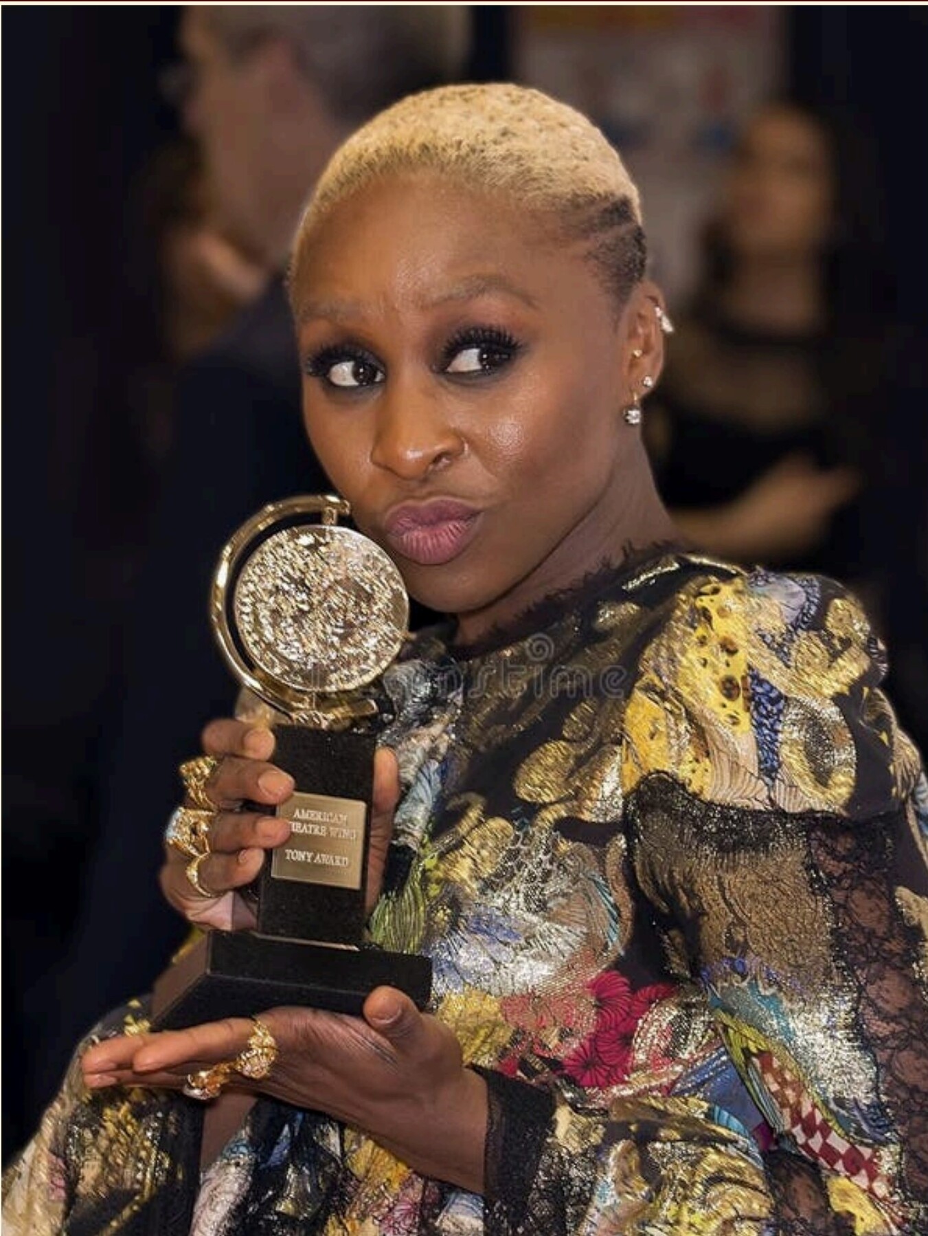 Cynthia Erivo tenant son Tony Award