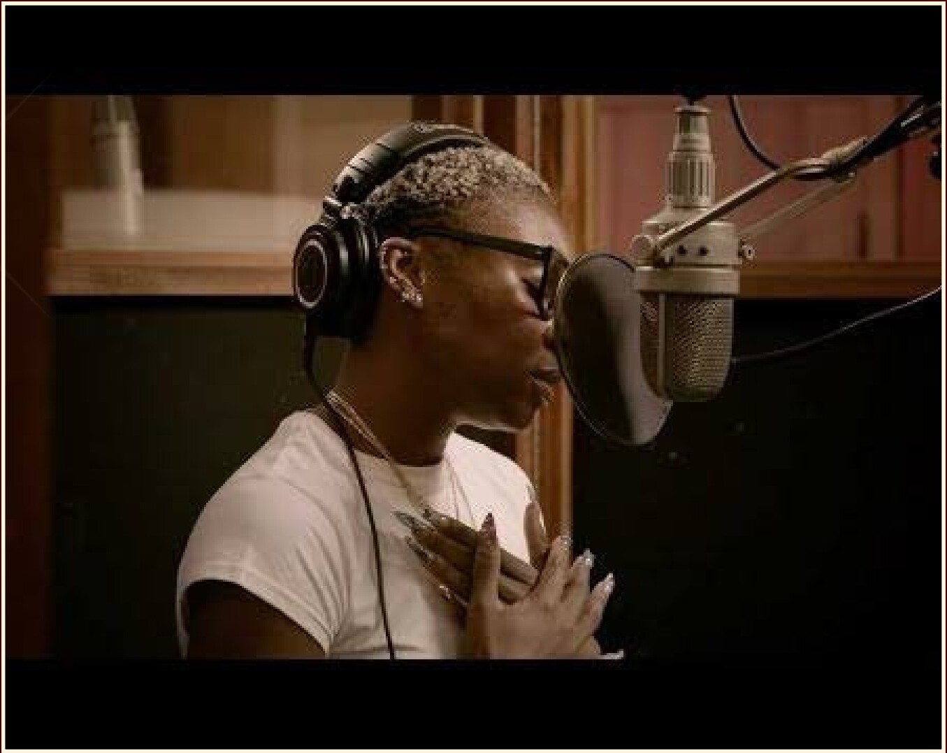 Cynthia Erivo en studio d'enregistrement